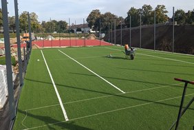 Kunstrasen Soccerfeld Sportplatz an den Wiesen Dieses Foto zeigt den neu verlegten Kunstrasen des Soccerfeldes auf dem Sportplatz an den Wiesen.