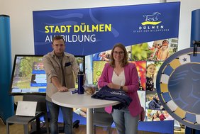 Karina Kajat und Stefan Ricker präsentierten die Ausbildungsberufe der Stadt Dülmen.