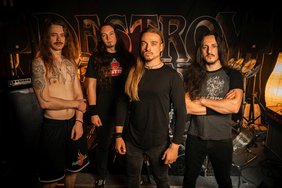 Dieses Foto zeigt die Band "Destroy Them"