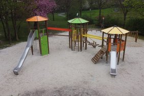 Dieses Foto zeigt den Spielplatz Stockhover Weg von oben.