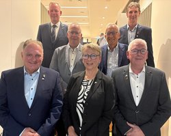 Dieses Foto zeigt die Ortsvorstehenden. 