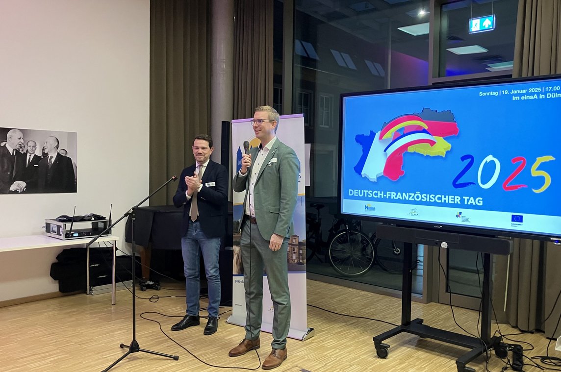 Bürgermeister Carsten Hövekamp (re.) freute sich besonders über den Besuch seines Amtskollegen Boris Ravignon aus der französischen Partnerstadt Charleville-Méziéres.