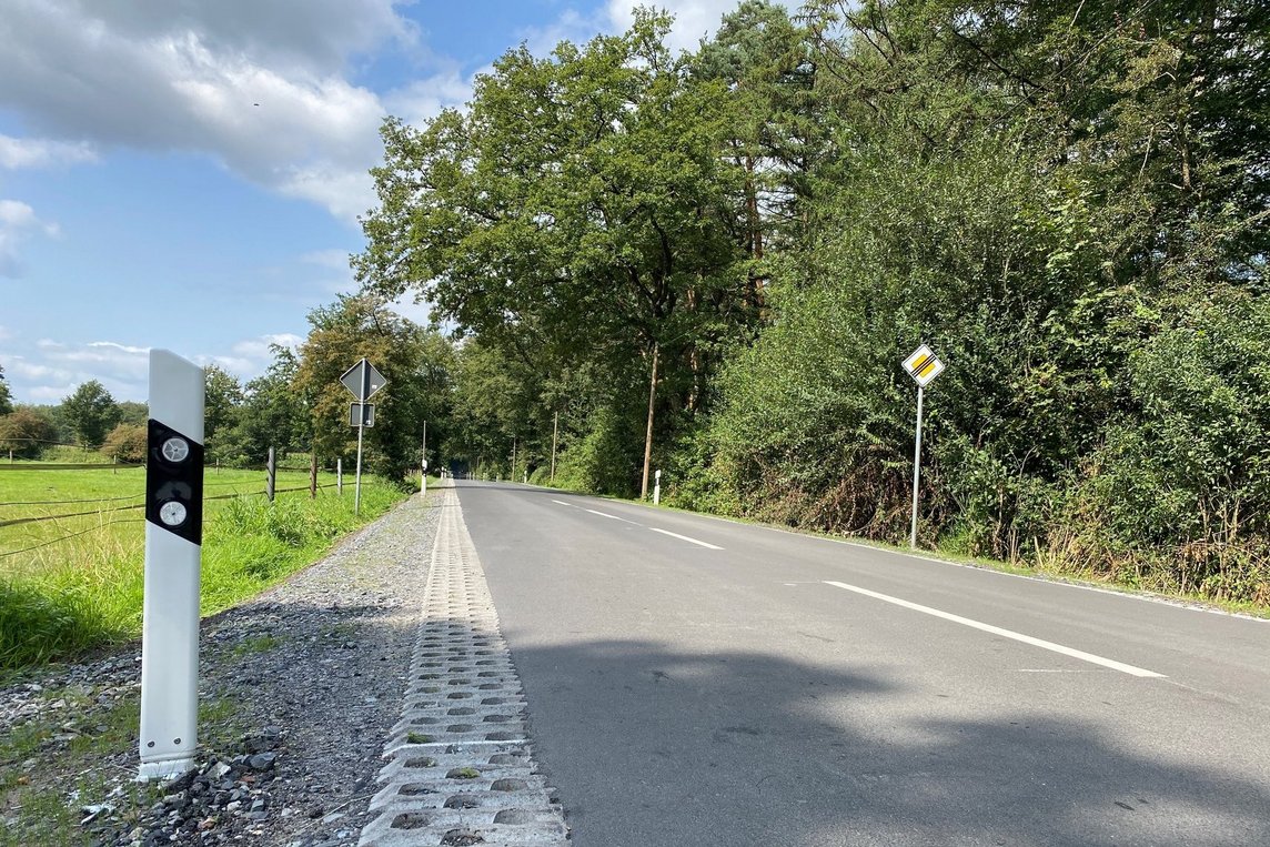 Das Foto zeigt den Weg.