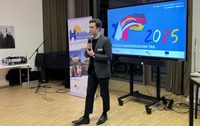 Frankreich-Experte Florian Staudt gab unterhaltsam-informative Einblicke in die deutsch-französischen Beziehungen und aktuelle Themen im Nachbarland.