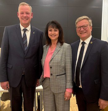 Dieses Foto zeigt die Stellvertretende des Bürgermeisters