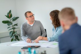 Bauberatung Dieses Foto zeigt eine Beratungssituation