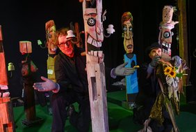Dieses Foto zeigt eine Aufführung des Theaters Salz + Pfeffer