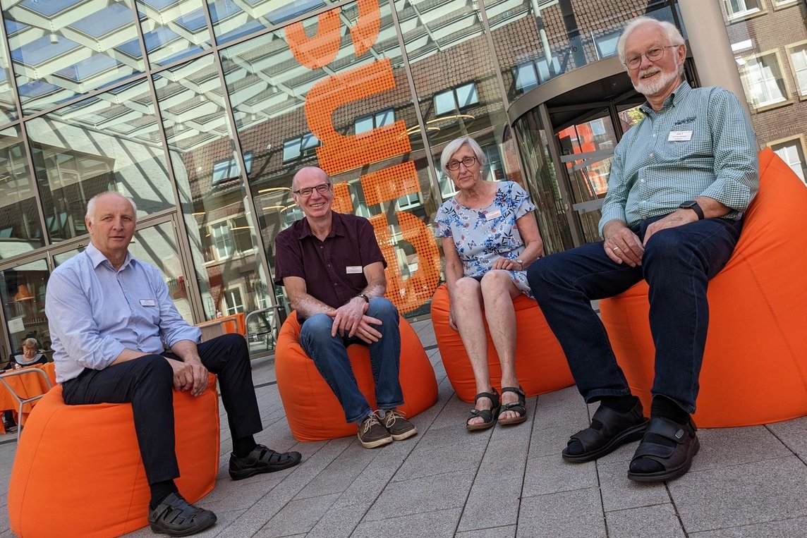 Dieses Foto zeigt das Team der Freiwilligenbörse (v.l.) Antonius Kock, Jürgen Dorsch, Edeltraud Benson, Joachim Seichter. (Foto: Stadt Dülmen / Siemes)