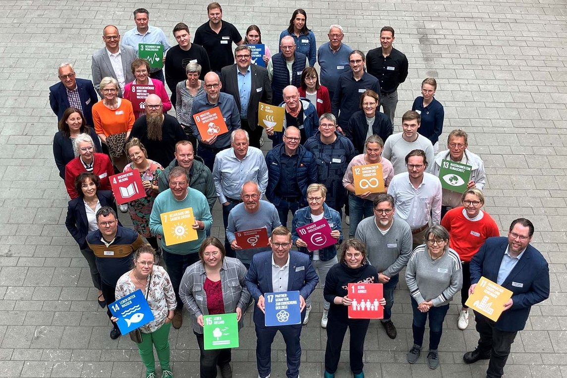 Dieses Fotos zeigt die Mitglieder der Steuerungsgruppe Nachhaltigkeit