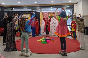 Mit Begeisterung und viel Engagement schlüpfen die Kinder in ihre Zirkus-Rollen. Foto: Stadt Dülmen