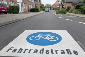 Fahrradstraße Haverlandweg Dieses Foto zeigt den Haverlandweg, der bereits zu einer Fahrradstraße umgebaut wurde