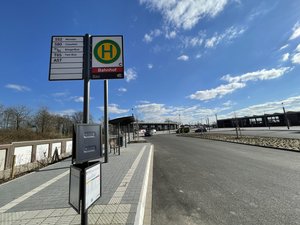 Bushaltestelle_Bahnhof.jpg Bushaltestelle_Bahnhof.jpg