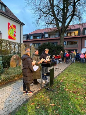 Schülerinnen und Schüler der Hermann-Leeser-Schule gestalteten das Programm mit.