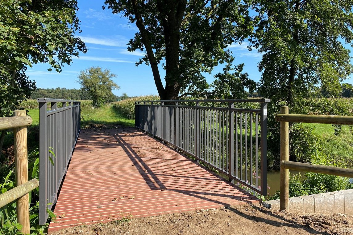 Die neue Kettbachbrücke wurde heute freigegeben, nachdem alle Restarbeiten abgeschlossen sind. (Foto: Stadt Dülmen/Kannacher)