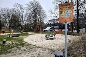 Dieses Foto zeigt den Spielplatz "An den Wiesen" vor den Planungen für einen inklusiven Spielort