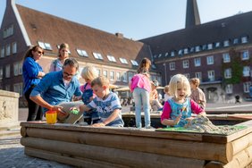 Sandkasten auf dem Marktplatz Dieses Foto zeigt den Sandkasten auf dem Marktplatz