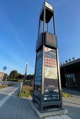 Dieses Foto zeigt den Uhrenturm am Bahnhof