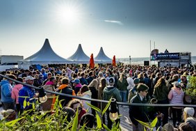 Dieses Foto zeigt Gäste des White Sands Festivals auf Norderney