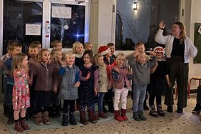 Die Kinder der Musikalischen Früherziehung unter der Leitung von Anne Marin präsentierten stolz ihre Stücke.