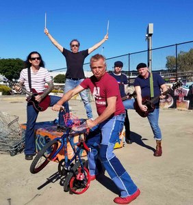 Dieses Foto zeigt die Band "Shandy"