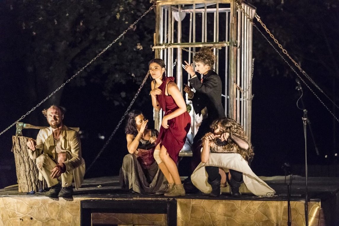 Das Theater ANU wird den Stadtpark an den Wiesen an zwei Abenden in eine Traumwelt verwandeln. Foto: Dajana Lothert