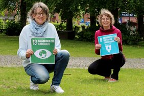 Nachhaltigkeitsstrategie Reinhild Kluthe und Carolin Dietrich Dieses Foto zeigt Reinhild Kluthe (l., Leiterin Stabstelle Umwelt- und Klimaschutz) und Carolin Dietrich (Klimaschutzmanagerin)
